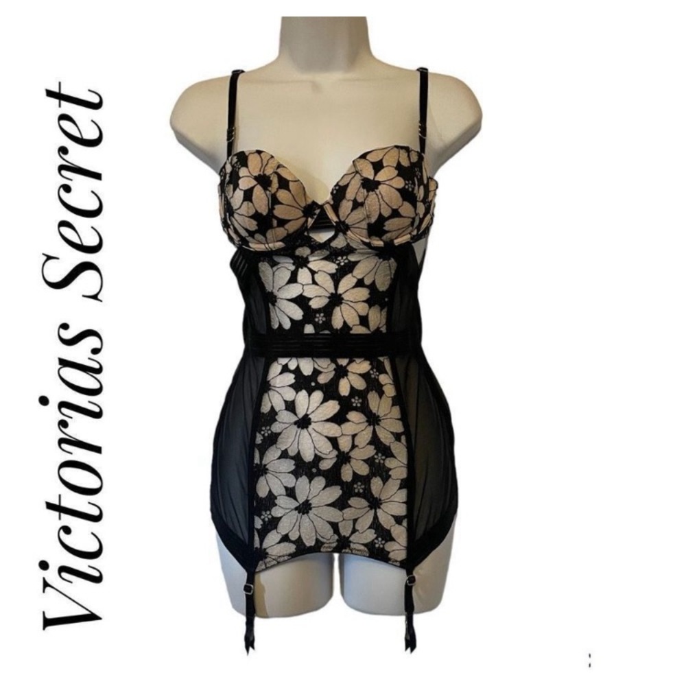 NWT Vintage VS floral embroidered merrywidow with garter